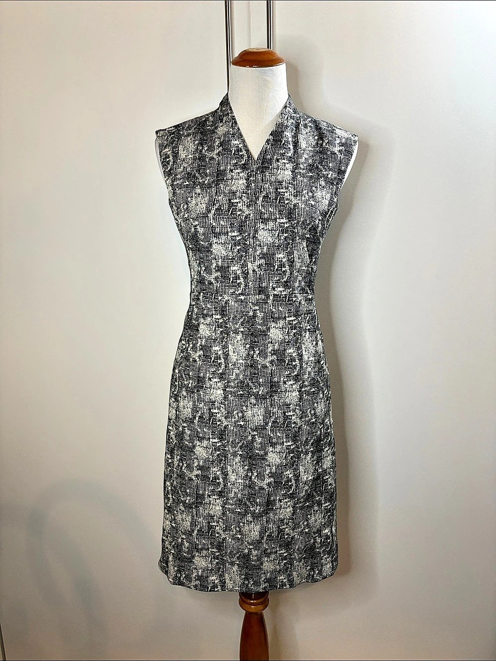 MM.LAFLEUR Black & White Mini Dress Size 4 Like New